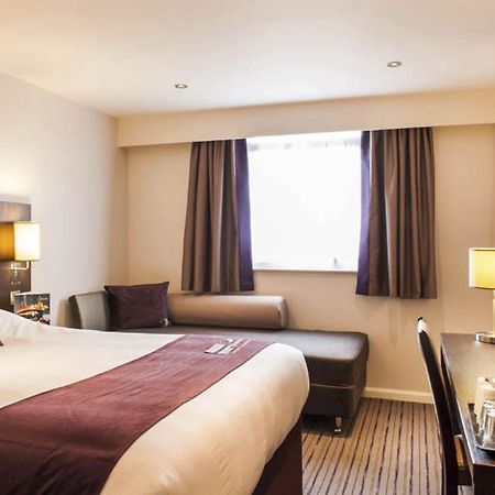 Premier Inn London Romford Central Ngoại thất bức ảnh