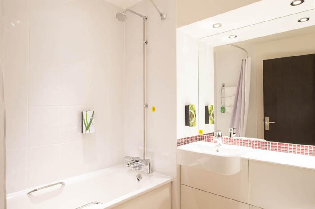 Premier Inn London Romford Central Phòng bức ảnh