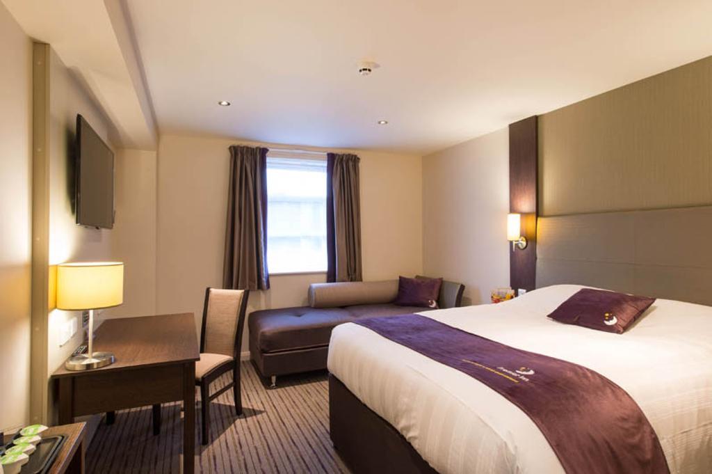 Premier Inn London Romford Central Phòng bức ảnh