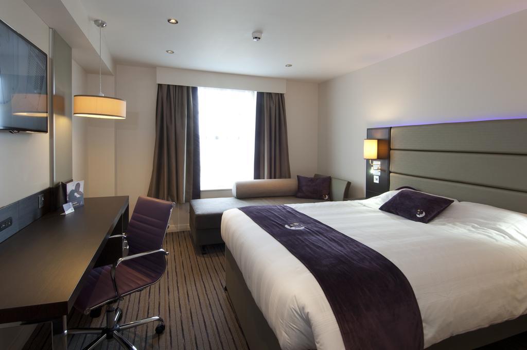 Premier Inn London Romford Central Phòng bức ảnh