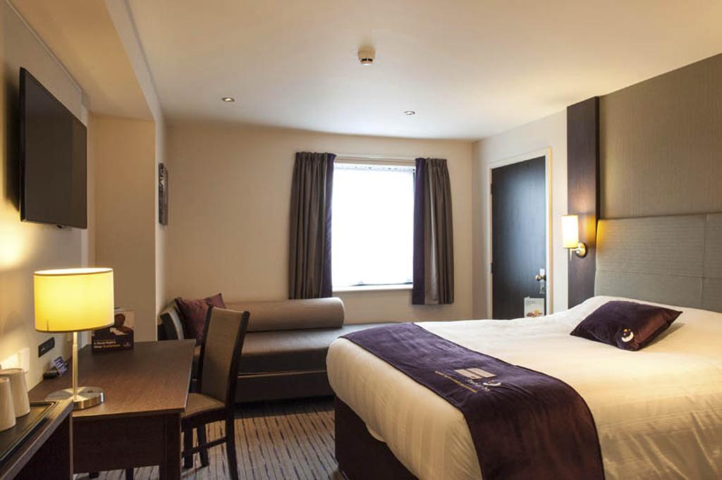 Premier Inn London Romford Central Phòng bức ảnh