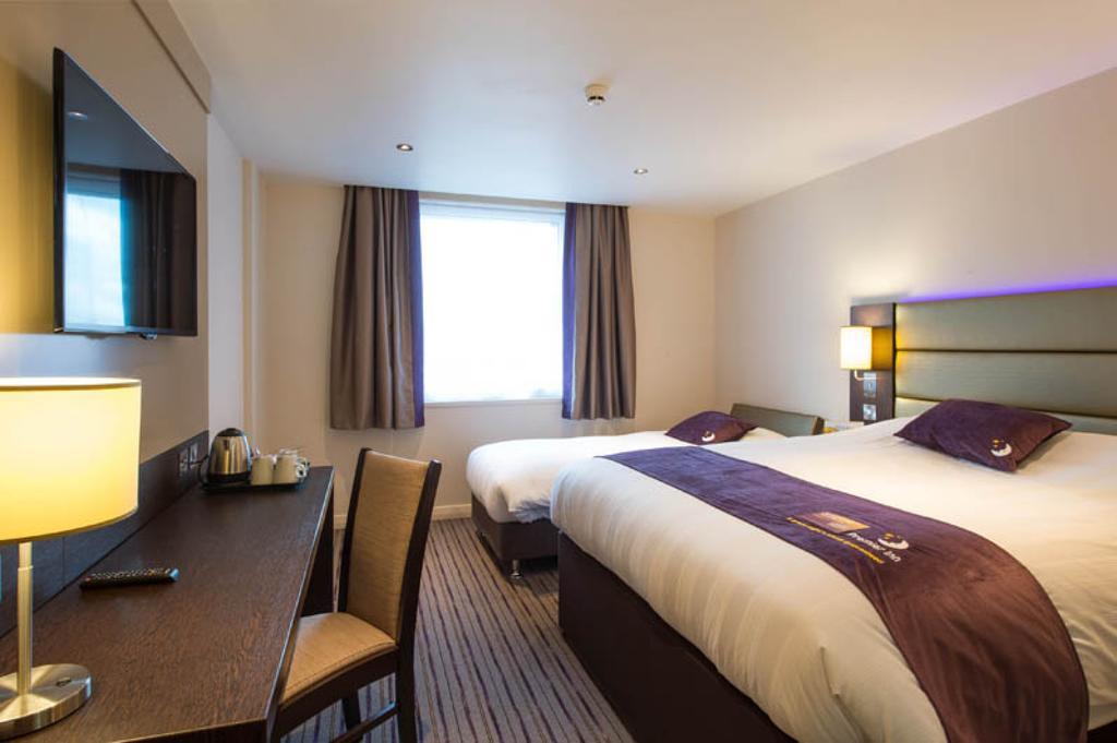 Premier Inn London Romford Central Phòng bức ảnh