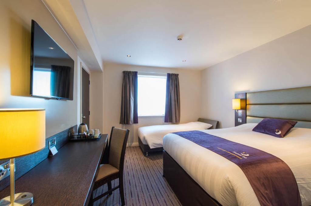Premier Inn London Romford Central Phòng bức ảnh