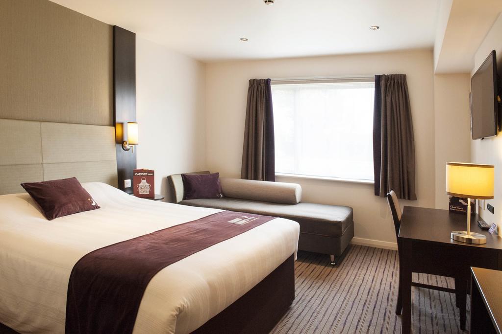 Premier Inn London Romford Central Ngoại thất bức ảnh